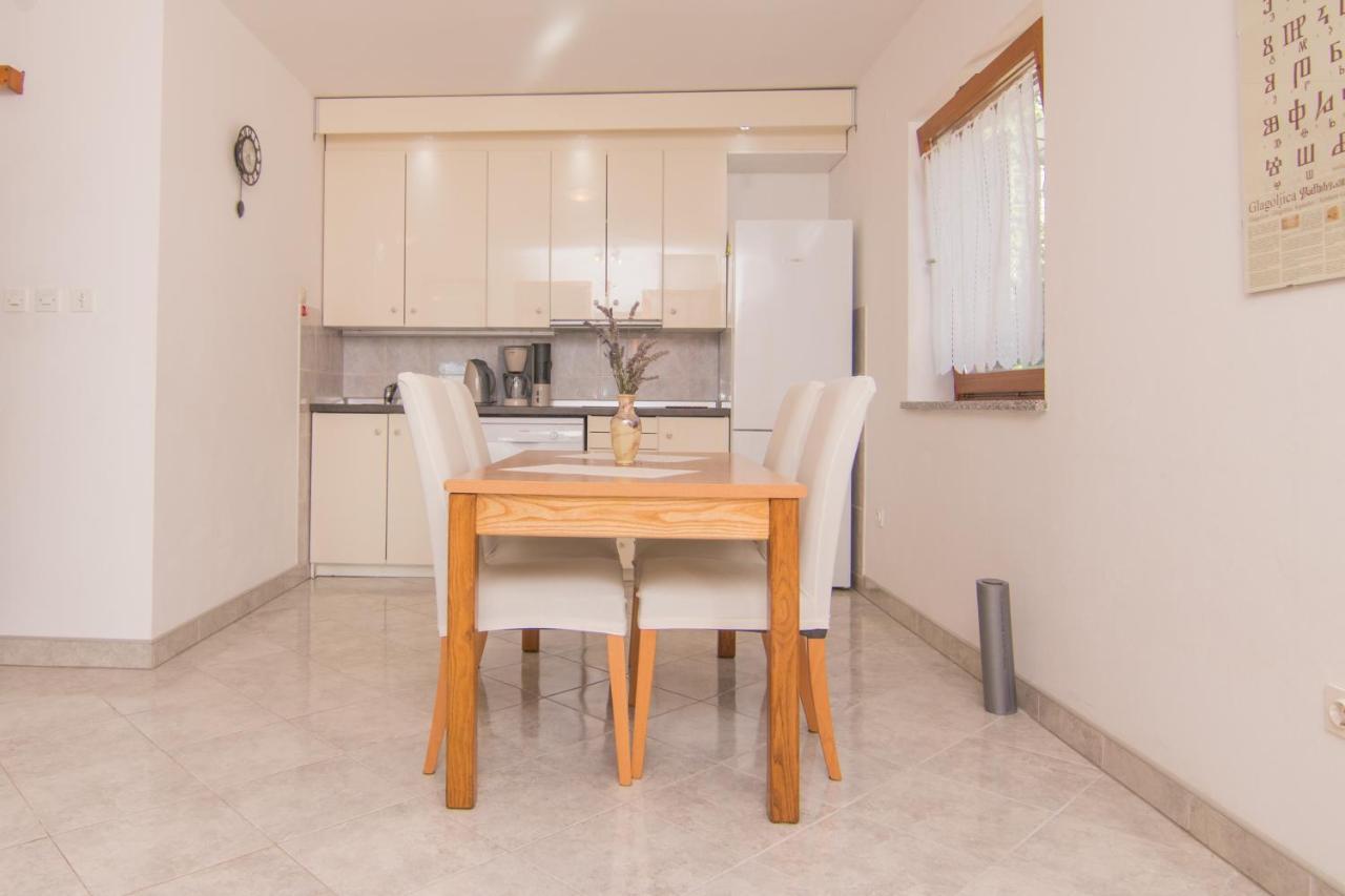 Apartmani Villa Kalinic Njivice Eksteriør billede