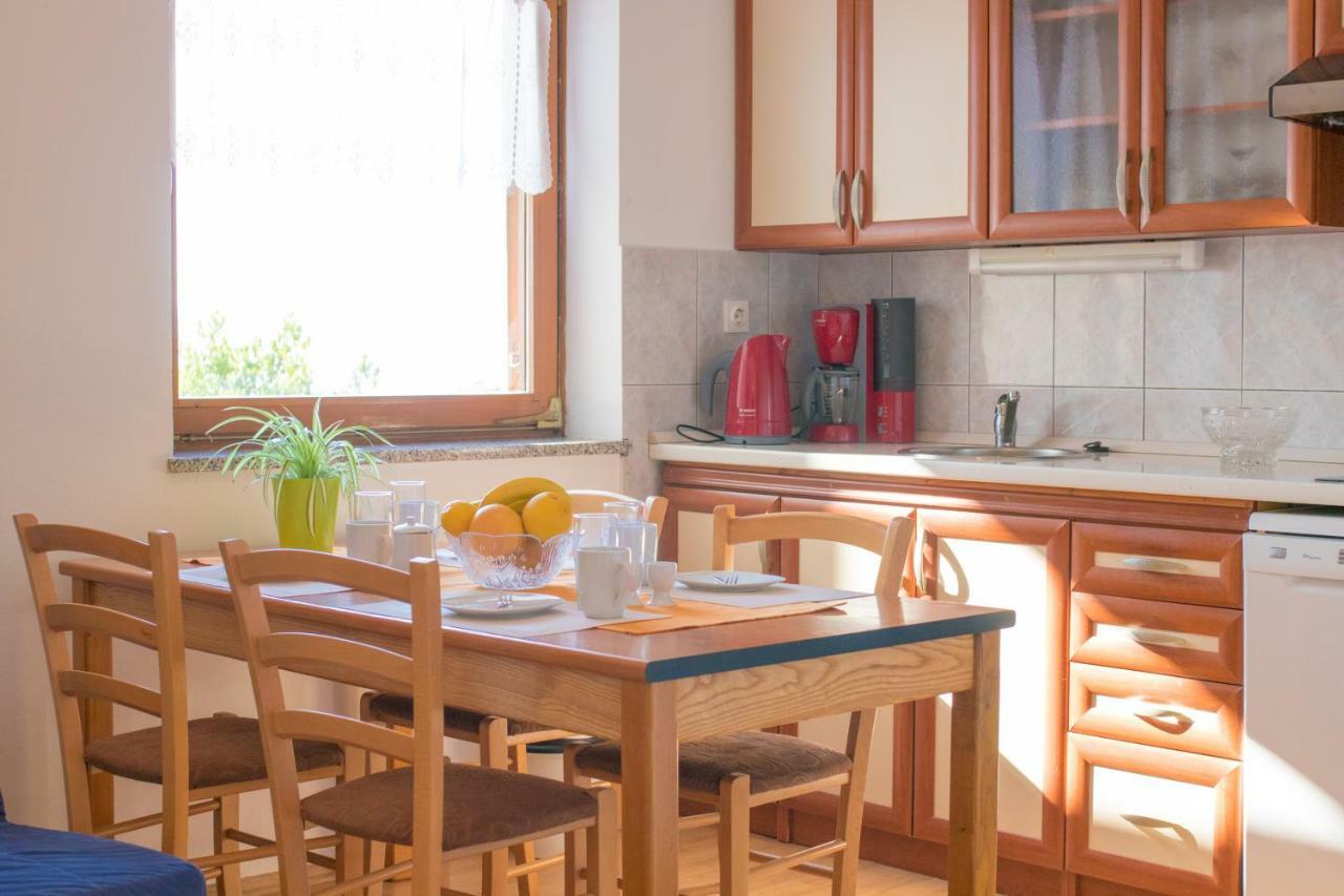 Apartmani Villa Kalinic Njivice Eksteriør billede