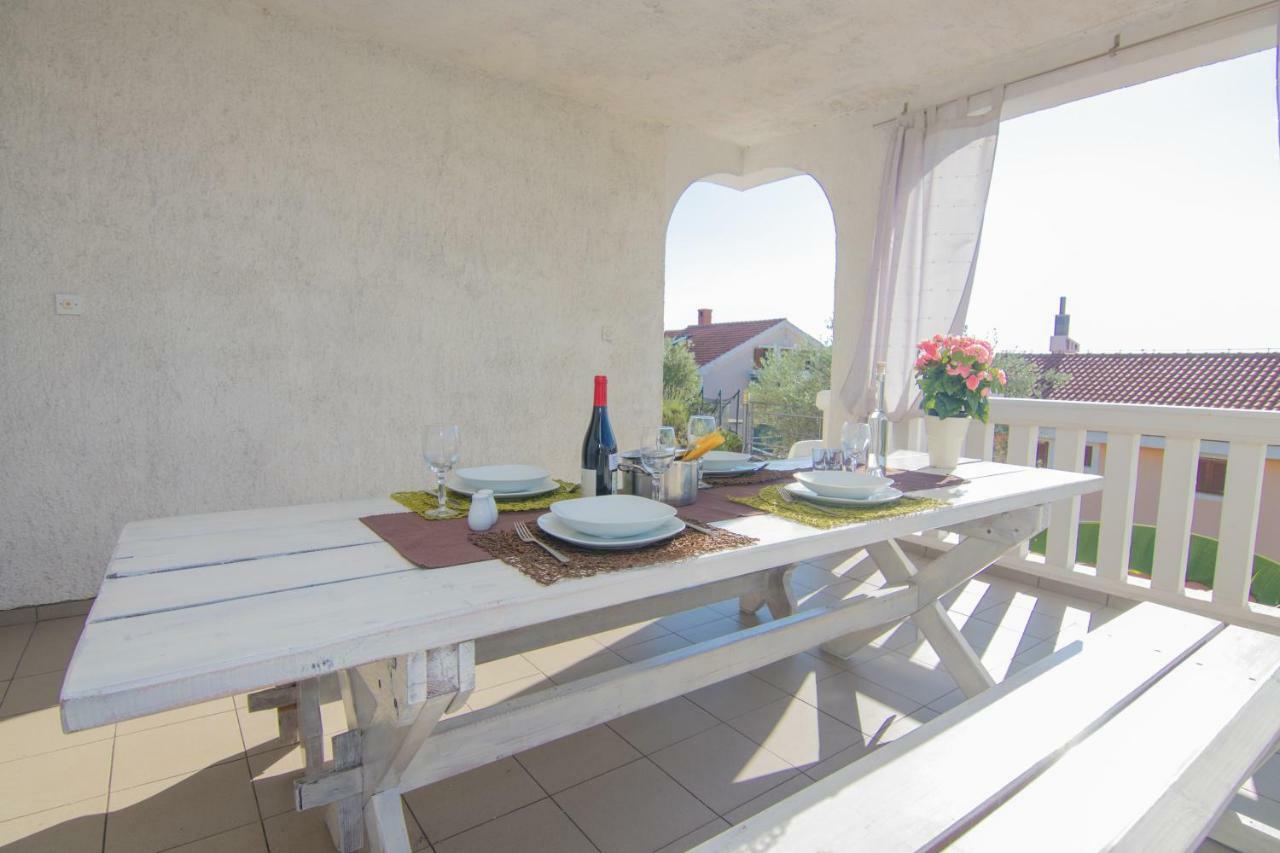 Apartmani Villa Kalinic Njivice Eksteriør billede