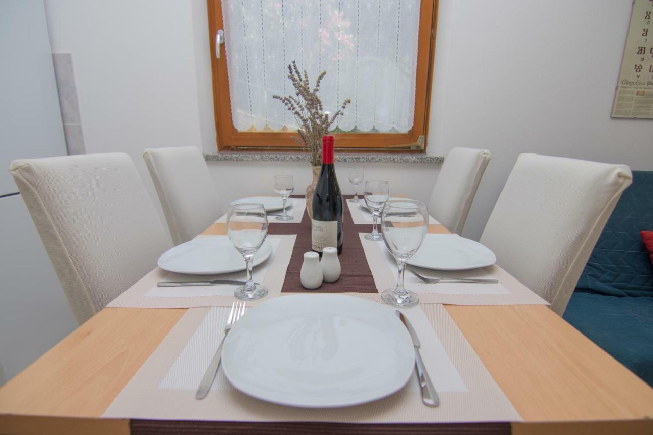Apartmani Villa Kalinic Njivice Eksteriør billede